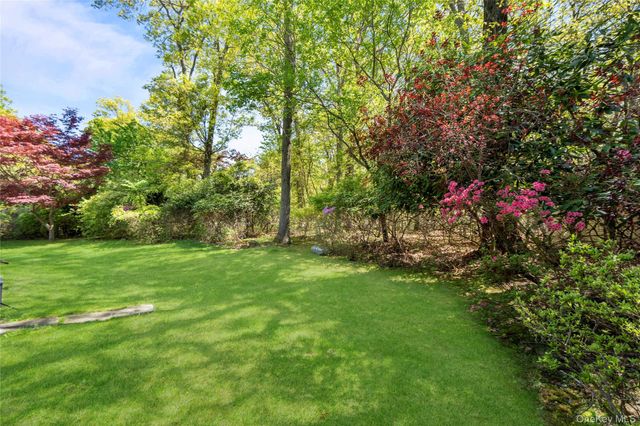 6 Canterbury Court, East Setauket, NY 11733