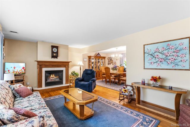 6 Canterbury Court, East Setauket, NY 11733