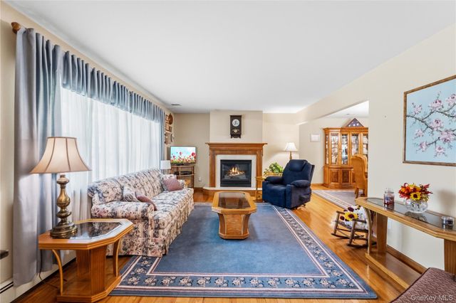 6 Canterbury Court, East Setauket, NY 11733