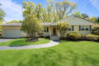 6 Canterbury Court, East Setauket, NY 11733