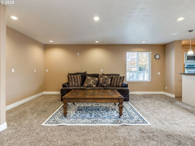 15446 Se HONEYSUCKLE Way, Clackamas, OR 97015