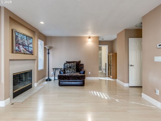 15446 Se HONEYSUCKLE Way, Clackamas, OR 97015