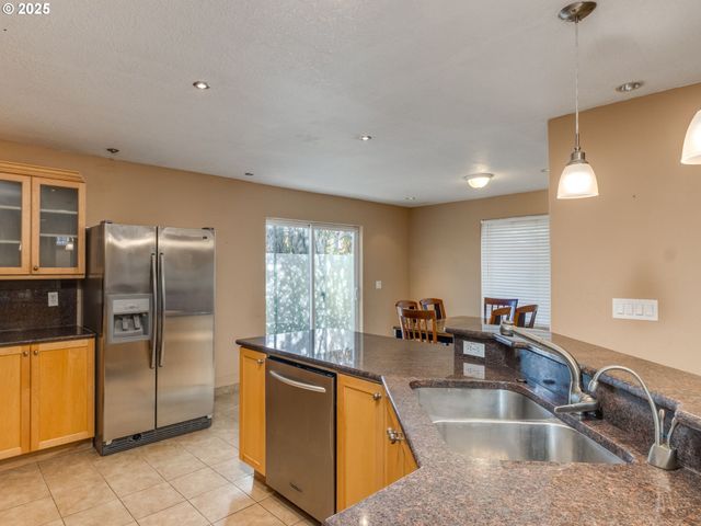 15446 Se HONEYSUCKLE Way, Clackamas, OR 97015