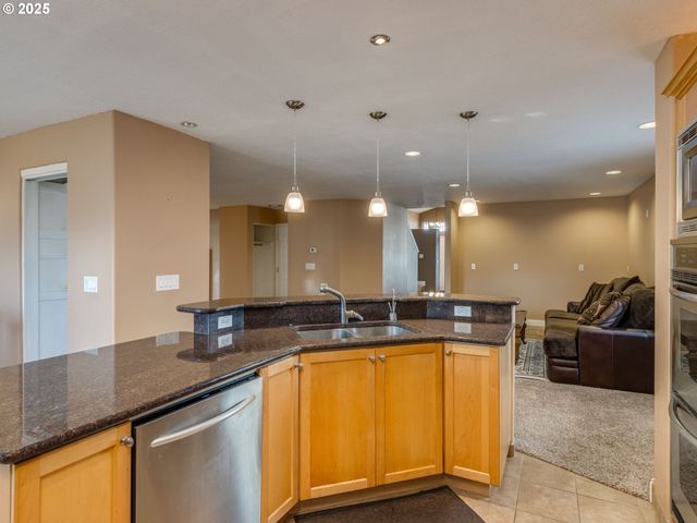 15446 Se HONEYSUCKLE Way, Clackamas, OR 97015