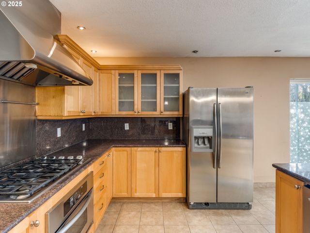 15446 Se HONEYSUCKLE Way, Clackamas, OR 97015