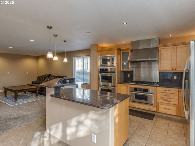 15446 Se HONEYSUCKLE Way, Clackamas, OR 97015