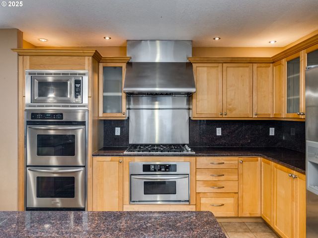 15446 Se HONEYSUCKLE Way, Clackamas, OR 97015