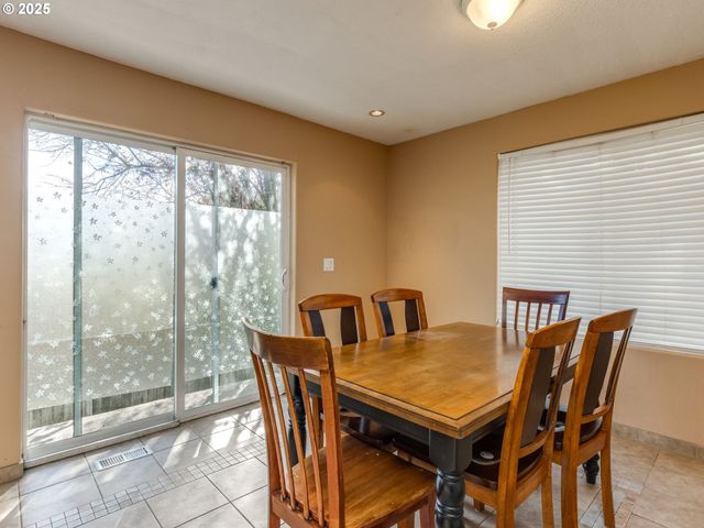 15446 Se HONEYSUCKLE Way, Clackamas, OR 97015