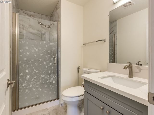 15446 Se HONEYSUCKLE Way, Clackamas, OR 97015