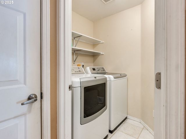 15446 Se HONEYSUCKLE Way, Clackamas, OR 97015