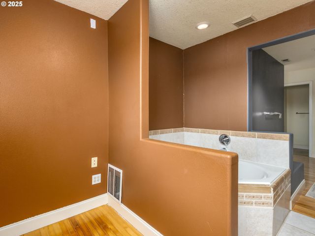 15446 Se HONEYSUCKLE Way, Clackamas, OR 97015