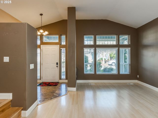 15446 Se HONEYSUCKLE Way, Clackamas, OR 97015