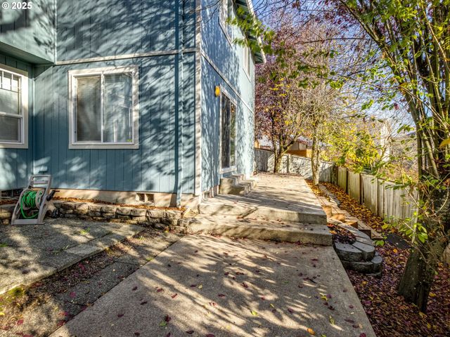 15446 Se HONEYSUCKLE Way, Clackamas, OR 97015