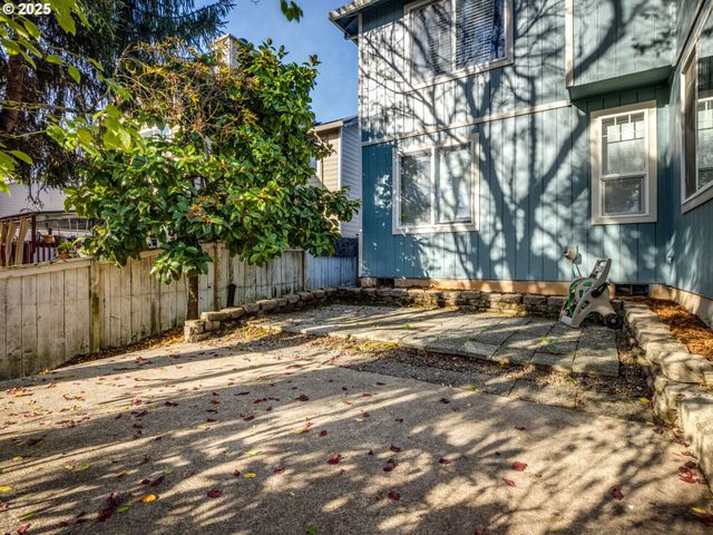 15446 Se HONEYSUCKLE Way, Clackamas, OR 97015