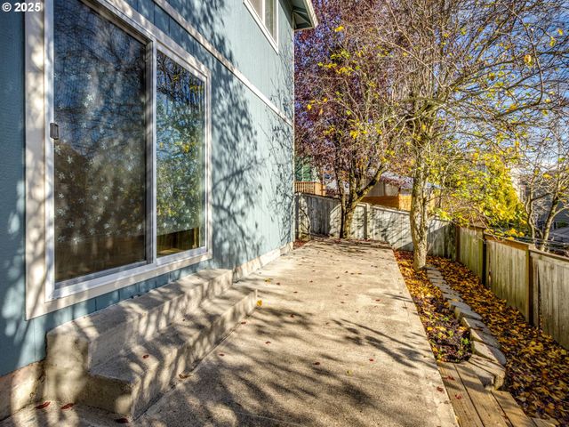 15446 Se HONEYSUCKLE Way, Clackamas, OR 97015