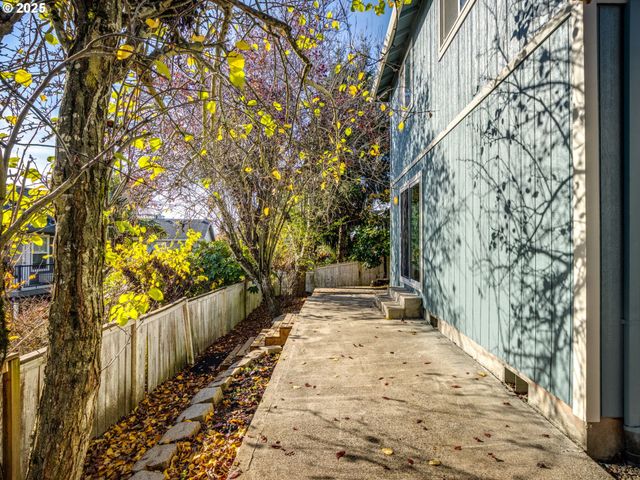 15446 Se HONEYSUCKLE Way, Clackamas, OR 97015