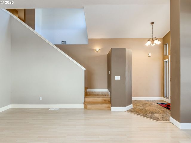 15446 Se HONEYSUCKLE Way, Clackamas, OR 97015