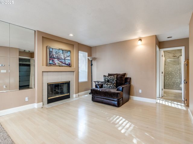 15446 Se HONEYSUCKLE Way, Clackamas, OR 97015