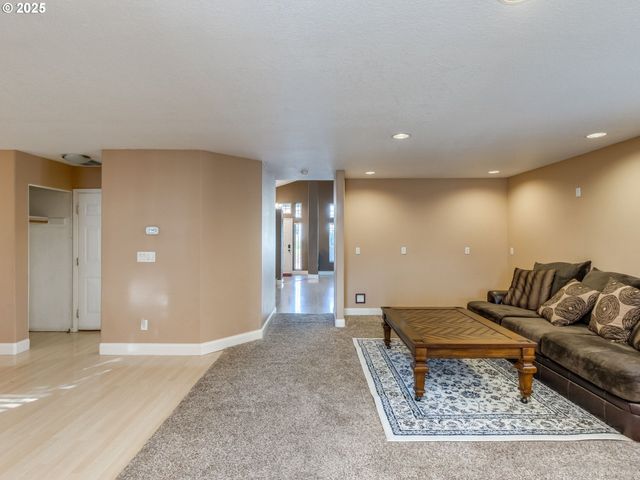 15446 Se HONEYSUCKLE Way, Clackamas, OR 97015