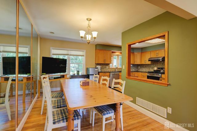 9 Paris Avenue, Edison, NJ 08820