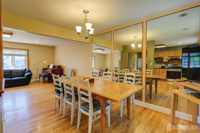 9 Paris Avenue, Edison, NJ 08820