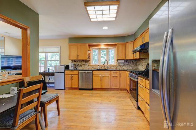 9 Paris Avenue, Edison, NJ 08820