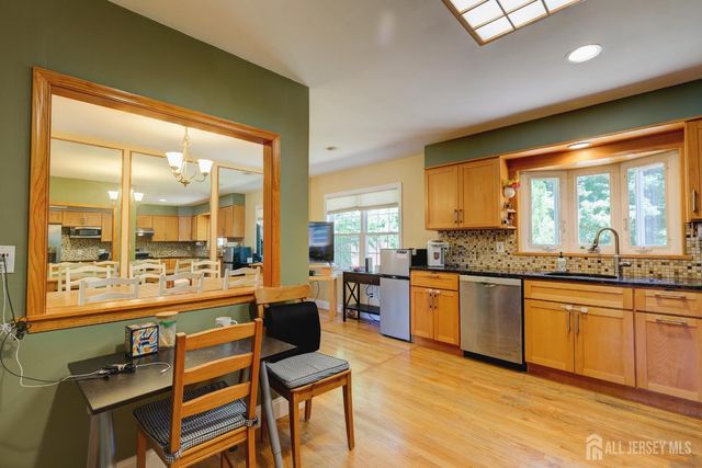 9 Paris Avenue, Edison, NJ 08820