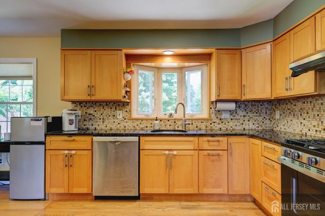 9 Paris Avenue, Edison, NJ 08820