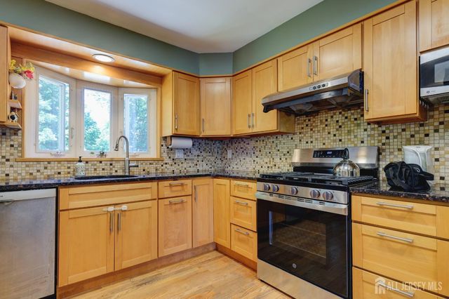 9 Paris Avenue, Edison, NJ 08820