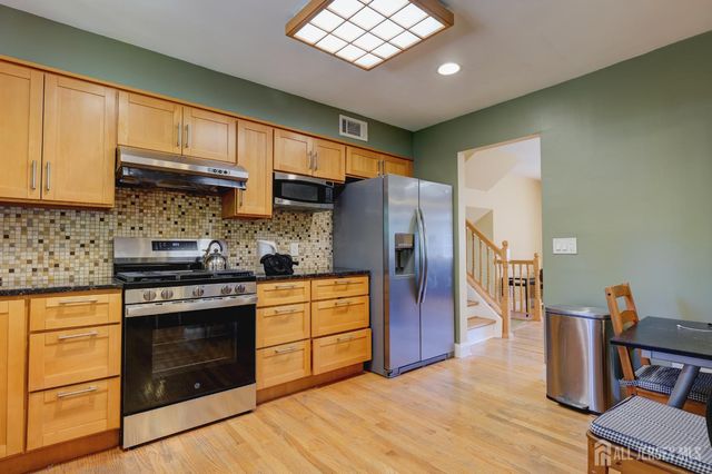 9 Paris Avenue, Edison, NJ 08820