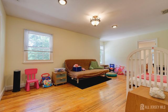 9 Paris Avenue, Edison, NJ 08820