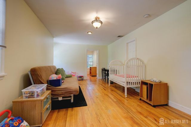 9 Paris Avenue, Edison, NJ 08820
