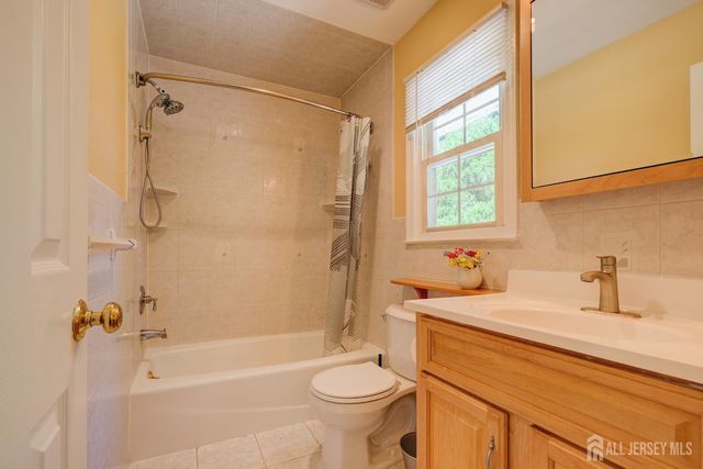 9 Paris Avenue, Edison, NJ 08820