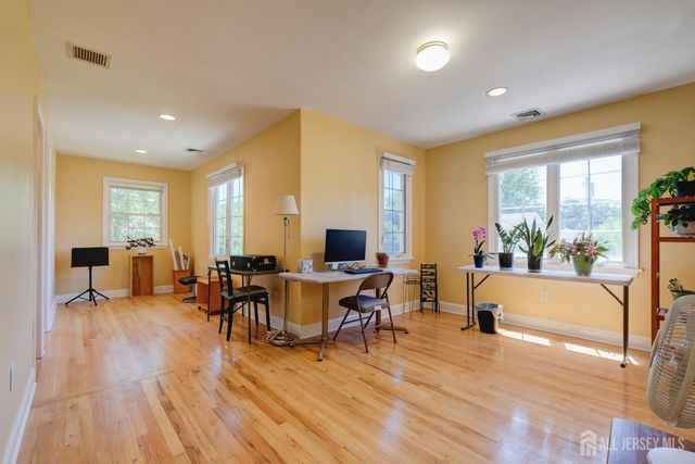 9 Paris Avenue, Edison, NJ 08820