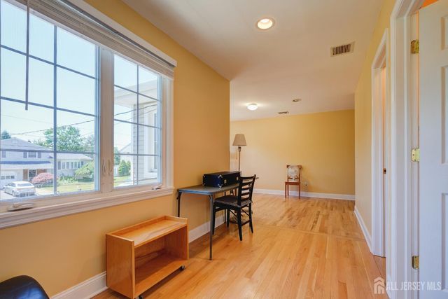 9 Paris Avenue, Edison, NJ 08820