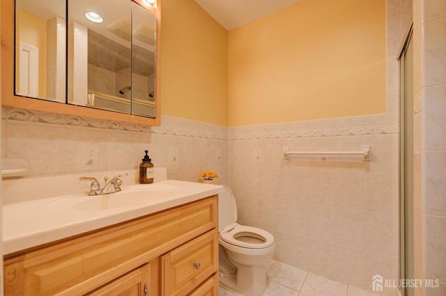 9 Paris Avenue, Edison, NJ 08820