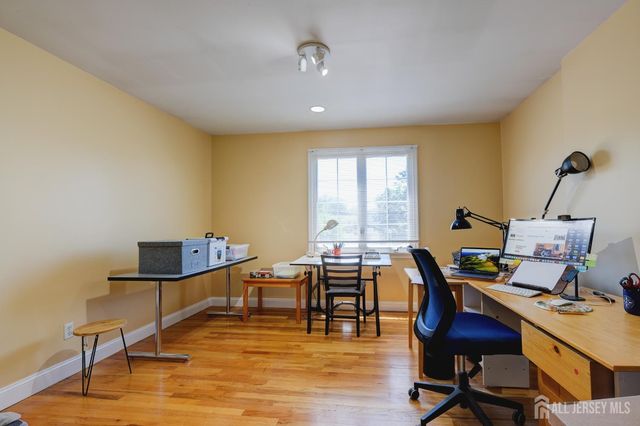 9 Paris Avenue, Edison, NJ 08820