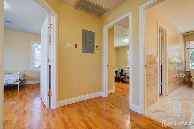 9 Paris Avenue, Edison, NJ 08820