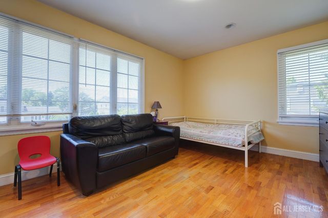 9 Paris Avenue, Edison, NJ 08820