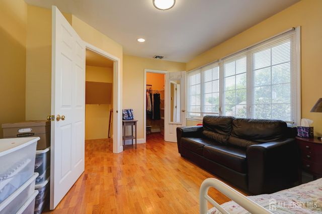 9 Paris Avenue, Edison, NJ 08820