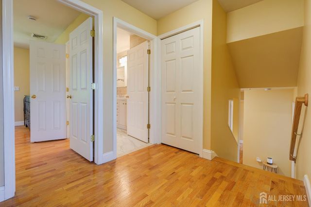 9 Paris Avenue, Edison, NJ 08820