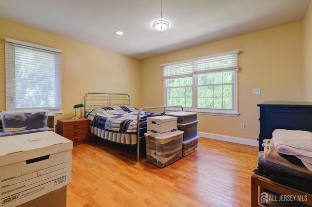 9 Paris Avenue, Edison, NJ 08820