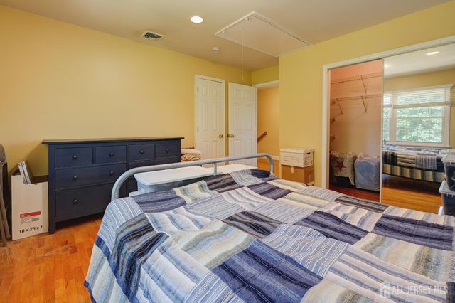 9 Paris Avenue, Edison, NJ 08820