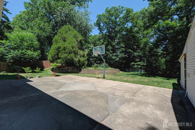 9 Paris Avenue, Edison, NJ 08820