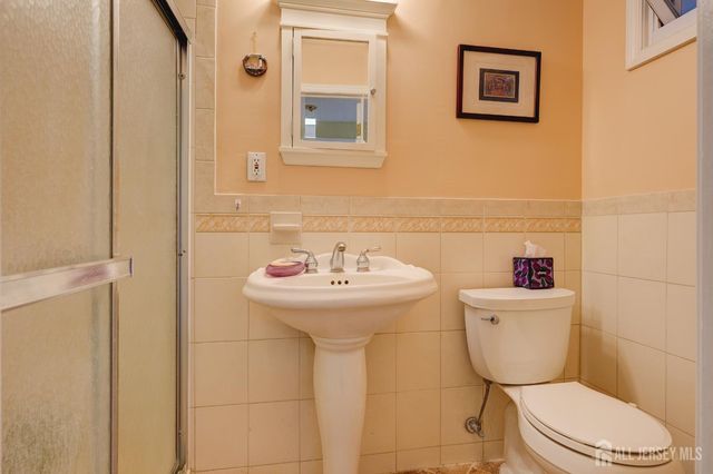 9 Paris Avenue, Edison, NJ 08820