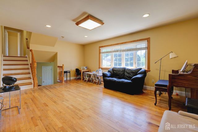 9 Paris Avenue, Edison, NJ 08820