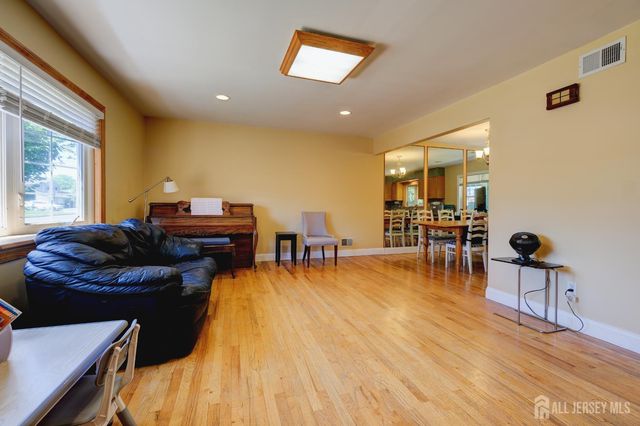9 Paris Avenue, Edison, NJ 08820