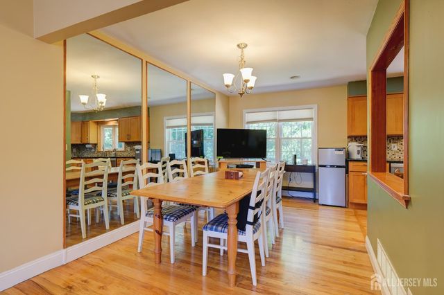9 Paris Avenue, Edison, NJ 08820