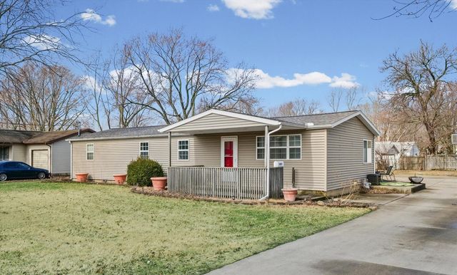 1095 Eastview Drive, Paxton, IL 60957