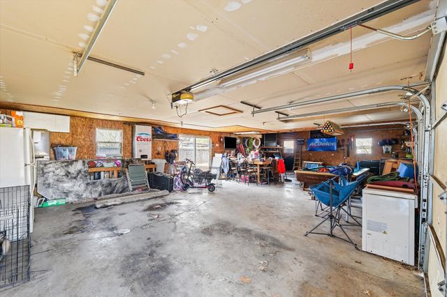 1095 Eastview Drive, Paxton, IL 60957